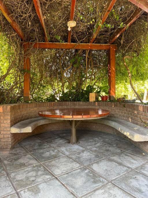 Residencia Con Parque En La Puntilla, Lujan De Cuyo Сasa de vacaciones Mendoza